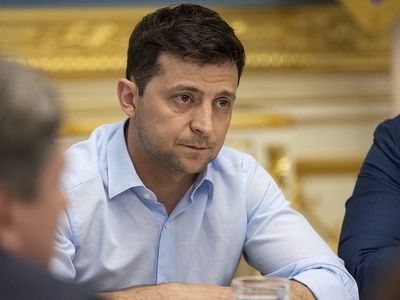 Зеленский заявил, что украинцам нельзя объяснить отказ от российской вакцины от COVID-19 - В Мире