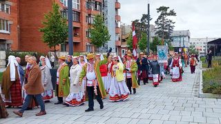 Tautų medis po rudeniniu lietumi | Savaitės kontūrai (video)